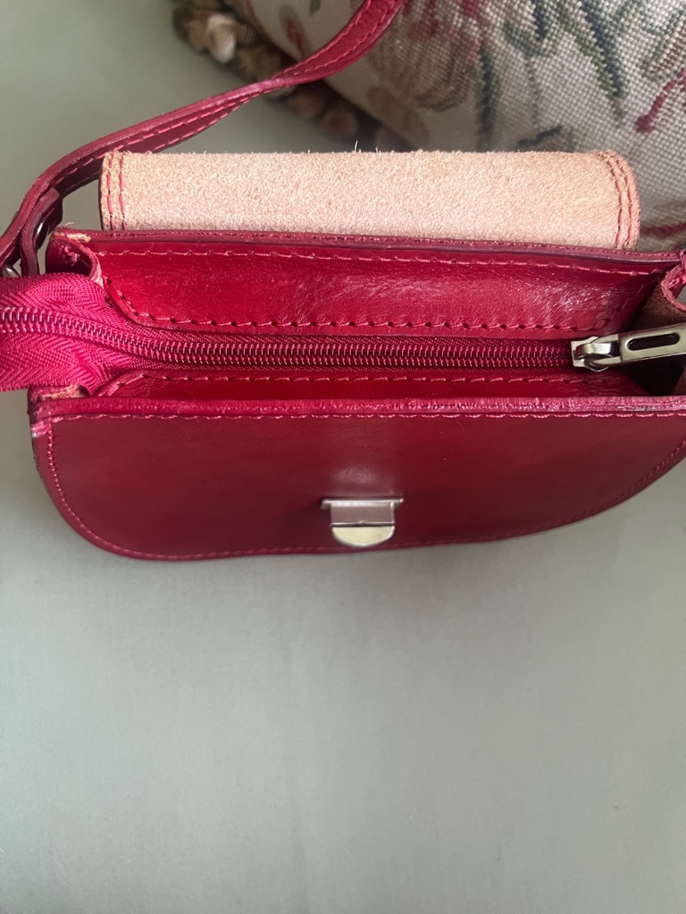 Red Leather Crossbody Bag - Classic Saddle Style - Picture 4 of 5